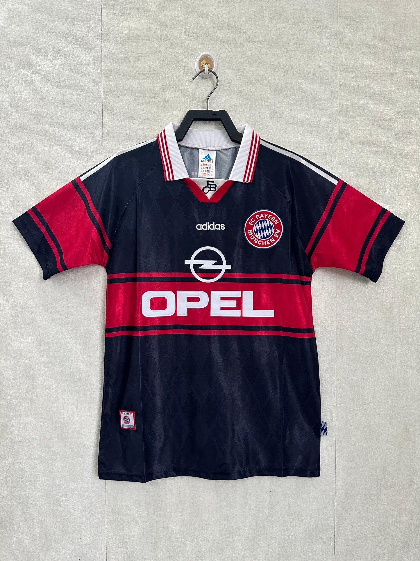 Retro: 97-99 Bayern home court