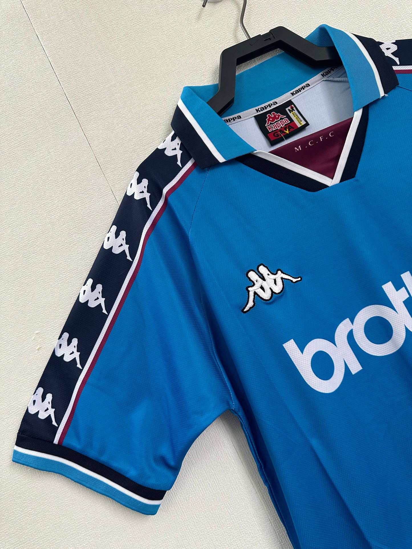 Retro: 97-98 Manchester City home court