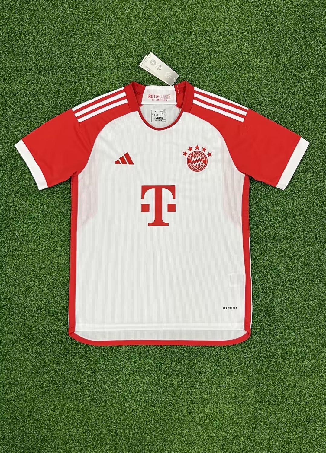 2425  Bayern Home jersey Embroidered Fan Edition