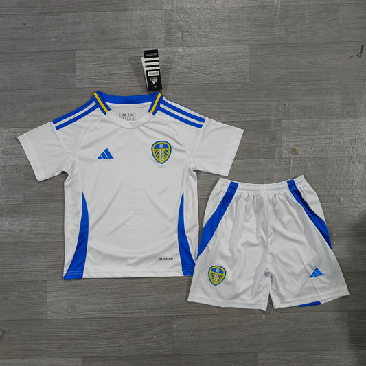 Kid's soccer uniform Leeds United home