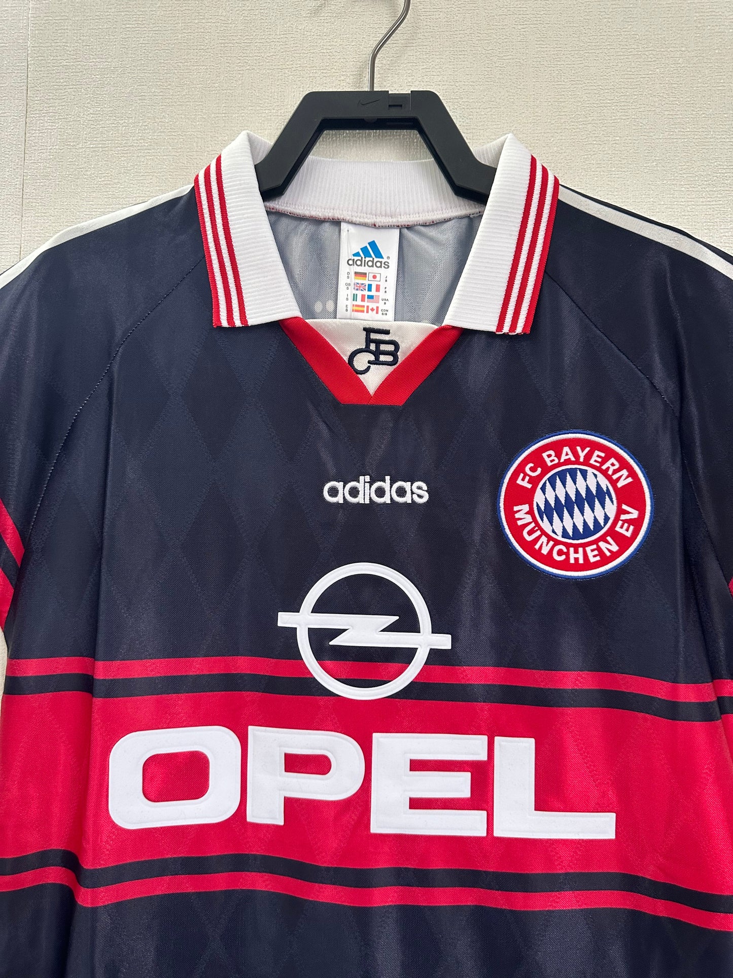 Retro: 97-99 Bayern home court