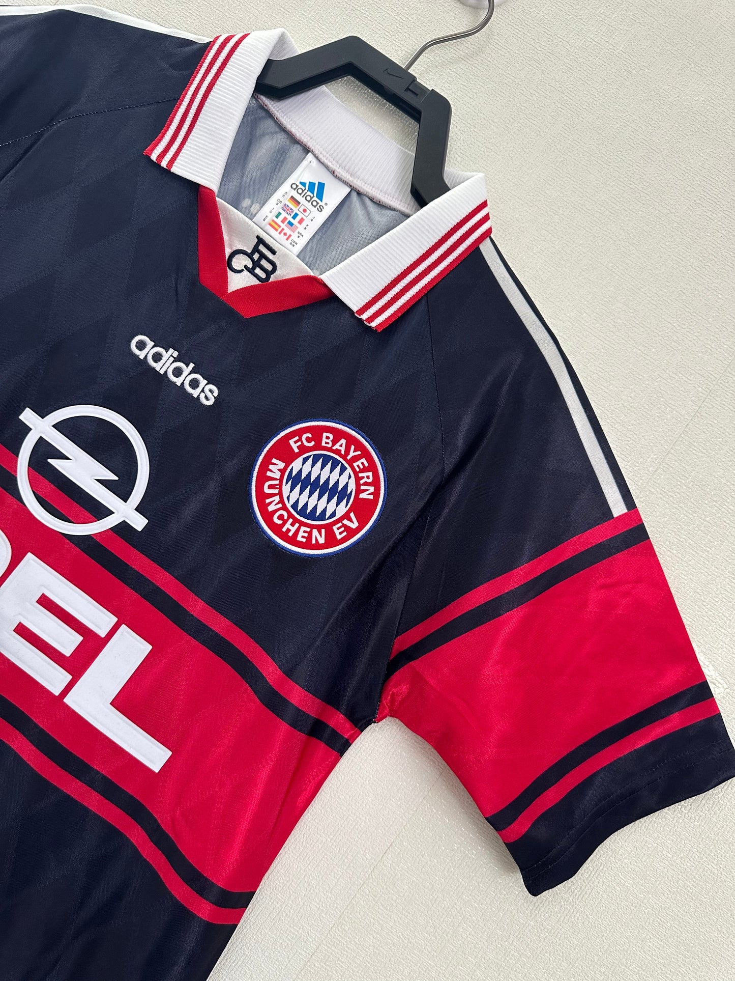 Retro: 97-99 Bayern home court