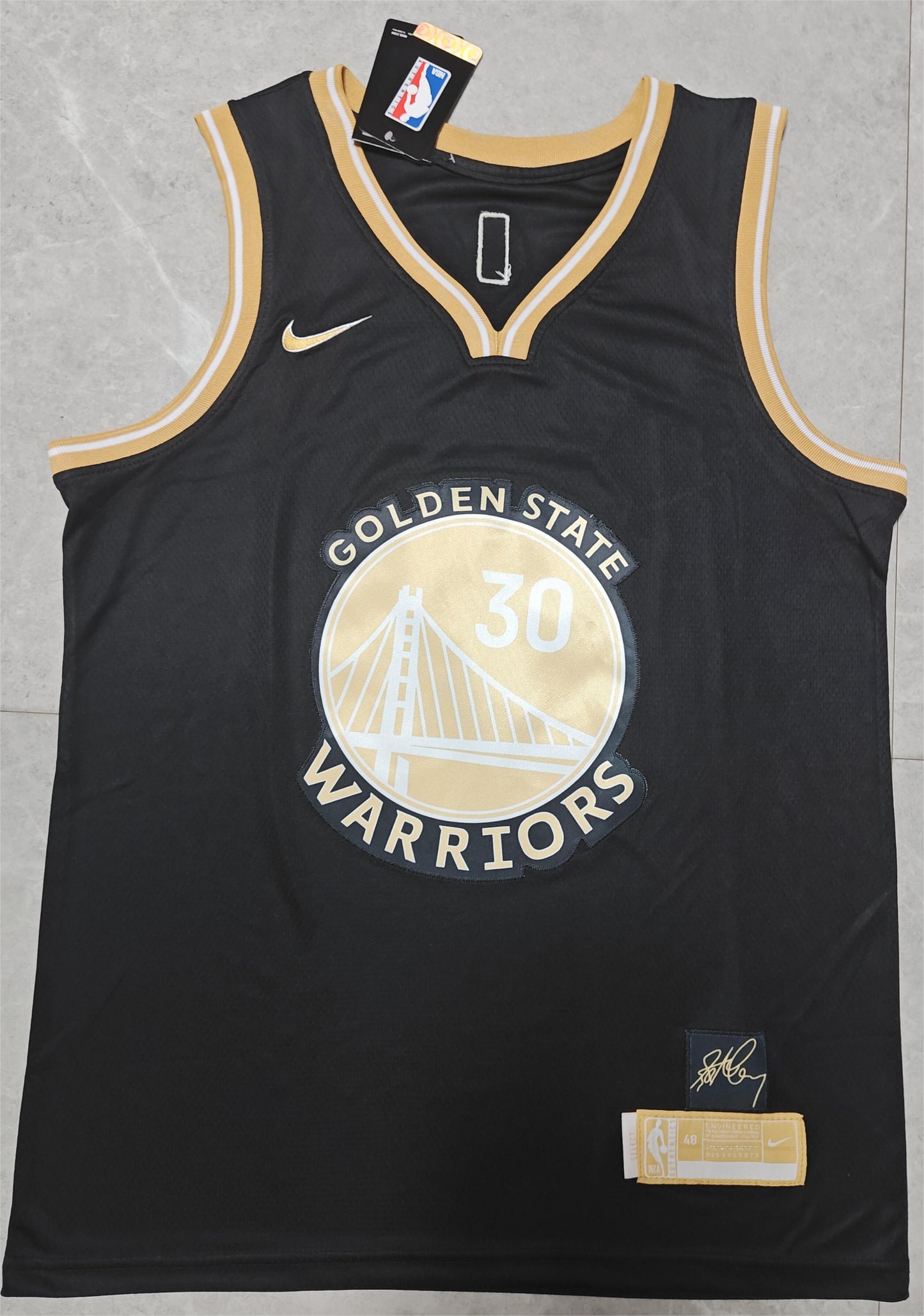 24 Warriors #30 Curry black and gold jersey